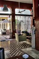 La Pantera Negra Gallery and B&B