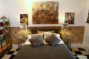 La Pantera Negra Gallery and B&B