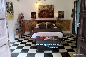 La Pantera Negra Gallery and B&B