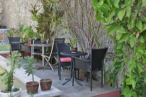 La Pantera Negra Gallery and B&B