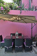 La Pantera Negra Gallery and B&B