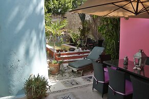 La Pantera Negra Gallery and B&B