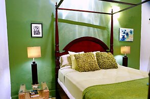 La Pantera Negra Gallery and B&B