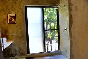 La Pantera Negra Gallery and B&B