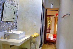 La Pantera Negra Gallery and B&B