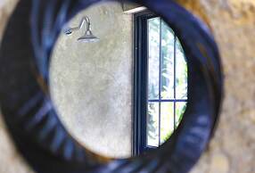 La Pantera Negra Gallery and B&B