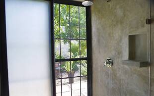 La Pantera Negra Gallery and B&B