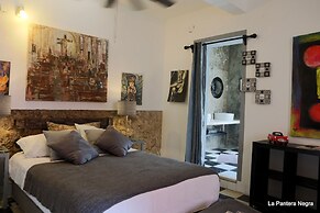 La Pantera Negra Gallery and B&B