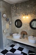 La Pantera Negra Gallery and B&B