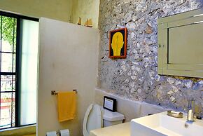 La Pantera Negra Gallery and B&B