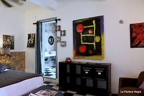 La Pantera Negra Gallery and B&B