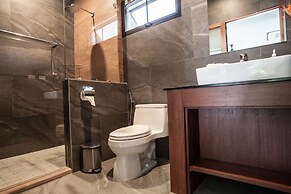 Baan Pinya Executive Bungalow