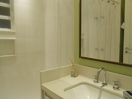 Gohouse - Atlantica 702 B