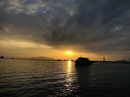 La Lumiere Harbor House