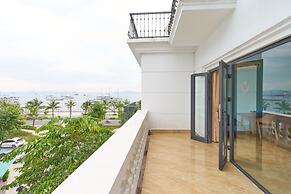 La Lumiere Harbor House