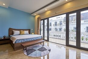 La Lumiere Harbor House