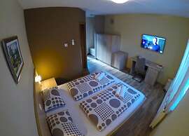Apartments and Rooms Rea
