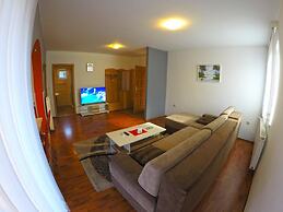 Apartments and Rooms Rea