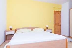 Apartments Plavac Mali