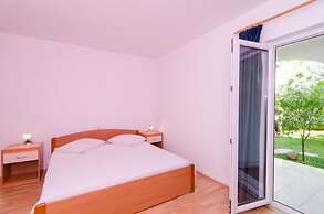 Apartments Plavac Mali