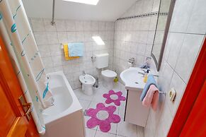 Apartments Plavac Mali