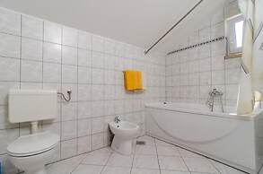 Apartments Plavac Mali