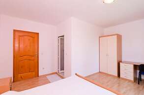 Apartments Plavac Mali