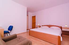 Apartments Plavac Mali