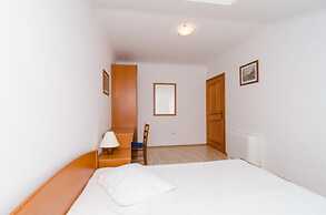 Apartments Plavac Mali