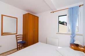 Apartments Plavac Mali