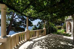 Apartments Plavac Mali