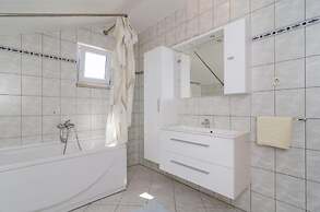 Apartments Plavac Mali