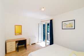 Apartments Plavac Mali