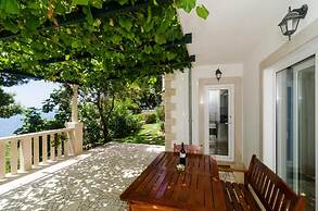 Apartments Plavac Mali