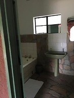 Nyangombe Backpackers