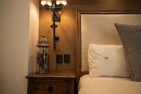 The Essentia Hotel - Sma