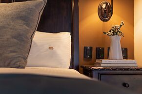 The Essentia Hotel - Sma