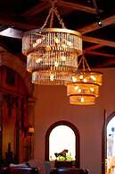 The Essentia Hotel - Sma