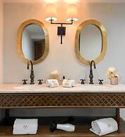 The Essentia Hotel - Sma