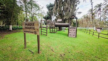 Hosteria Hacienda Pinsaqui