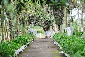 Hosteria Hacienda Pinsaqui