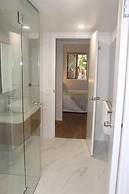 Beach bliss Queen bed BBQ Pool Netflix