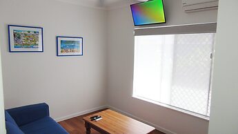 Beach bliss Queen bed BBQ Pool Netflix