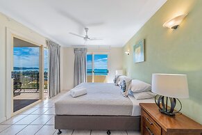 Ocean Views Galore - Airlie Beach