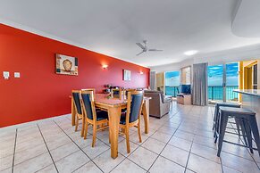 Ocean Views Galore - Airlie Beach