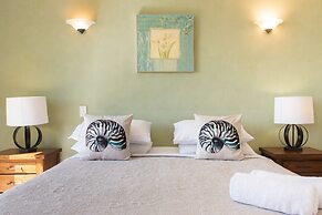 Ocean Views Galore - Airlie Beach