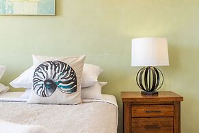 Ocean Views Galore - Airlie Beach