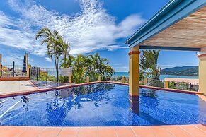 Ocean Views Galore - Airlie Beach