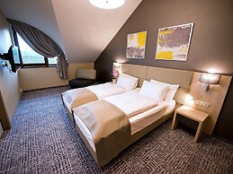 Molo Resort Hotel