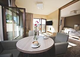 Molo Resort Hotel